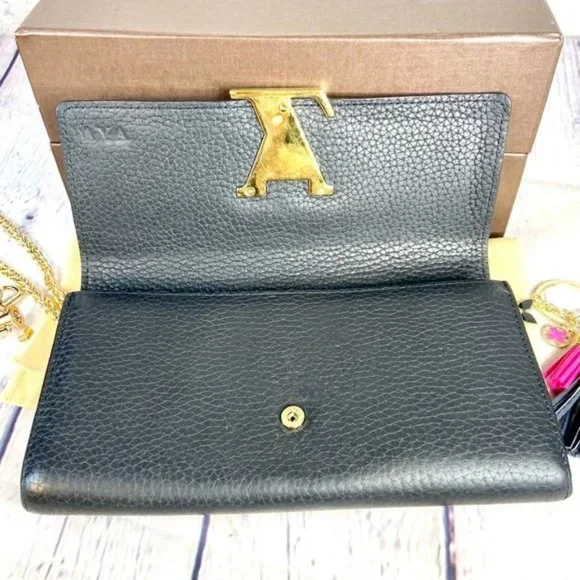 ⭐️Louis Vuitton Capucines black leather wallet or crossbody with bag charm - Picture 3 of 16